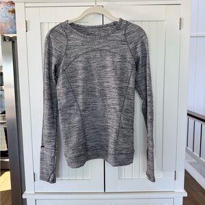 Lululemon Stylish Heather Gray Long Sleeve Women's Top-size Small